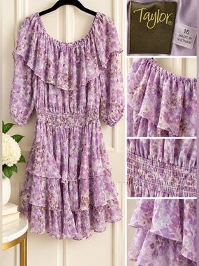 Women’s spring/summer dress, on/off the shoulders.Smoke free home.Worn maybe 2x